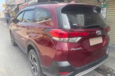 Toyota Rush Đỏ 7 chỗ