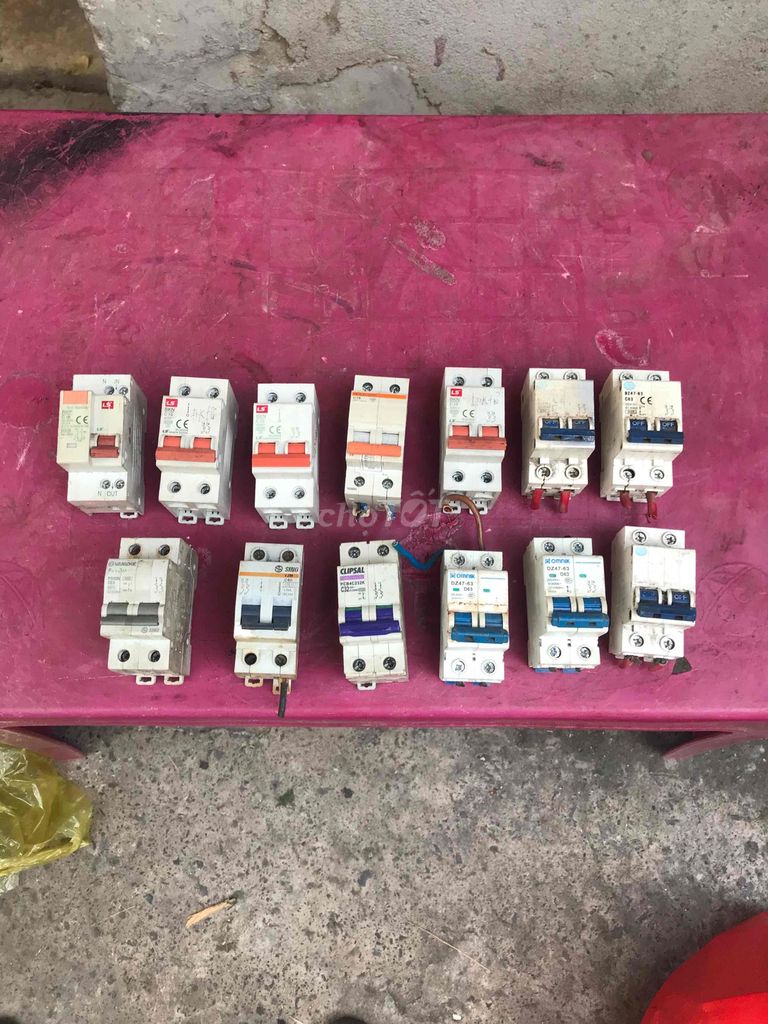 Aptomat đã sử dụng có 13 cái bán tất 700k. Mua bán Nội thất, đồ gia dụng khác tại Quận 11 Tp Hồ Chí Minh được đăng bởi NGỌC TRÂM hình 1