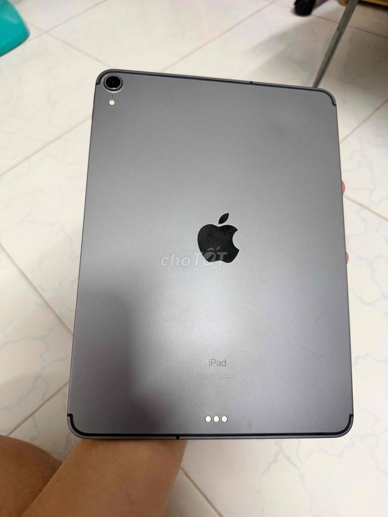 Apple iPad Pro 11 inch 2018 64GB Xám 4G Mỹ. Mua bán Máy tính bảng tại Quận Gò Vấp Tp Hồ Chí Minh được đăng bởi Cảnh Nguyễn  hình 1
