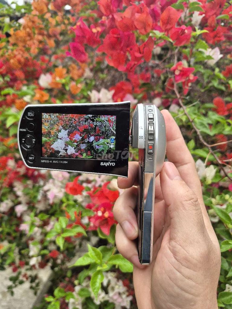 Máy quay phim Sanyo màn hình xoay lật.. Mua bán Máy ảnh, Máy quay tại Huyện Thạch Thất Hà Nội được đăng bởi KHÁNH hình 1