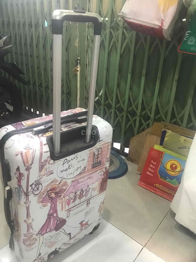 vali kéo cao cấp side 24 họa tiết đẹp còn rất mới. Mua bán Túi xách tại Quận 4 Tp Hồ Chí Minh được đăng bởi vo thanh long hình 1