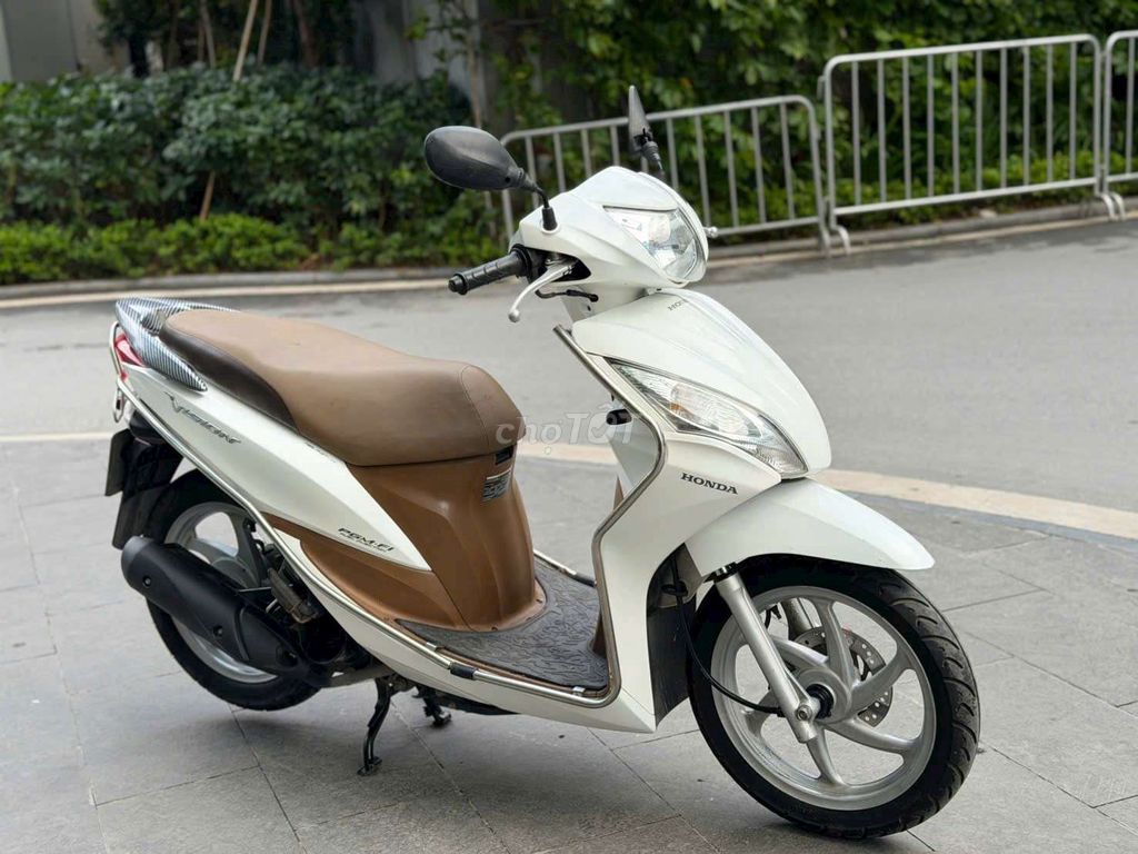 Vision 2014 đời chót màu trắng biển 29 nguyên bản. Mua bán Xe máy tại Quận Ba Đình Hà Nội được đăng bởi Thân hình 3