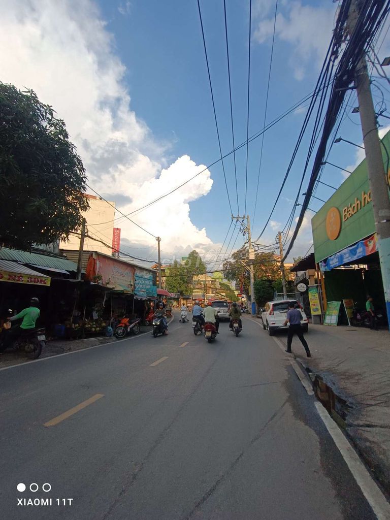 Bán đất tặng nhà Lý Tế Xuyên, Linh Đông