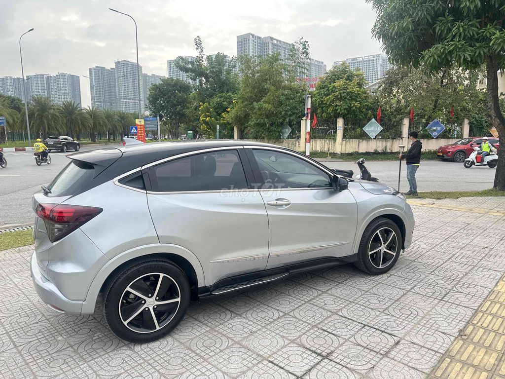 HR-V 1.8L sx 2018 nhập THÁI LAN. Mua bán Ô tô tại Quận Thanh Xuân Hà Nội được đăng bởi Minh Đức Oto Cũ hình 9