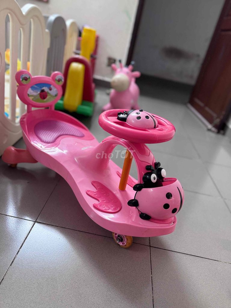 Xe lắc trẻ em màu Hồng. Mua bán Mẹ và bé tại Thành phố Thủ Đức Tp Hồ Chí Minh được đăng bởi Trinh hình 1