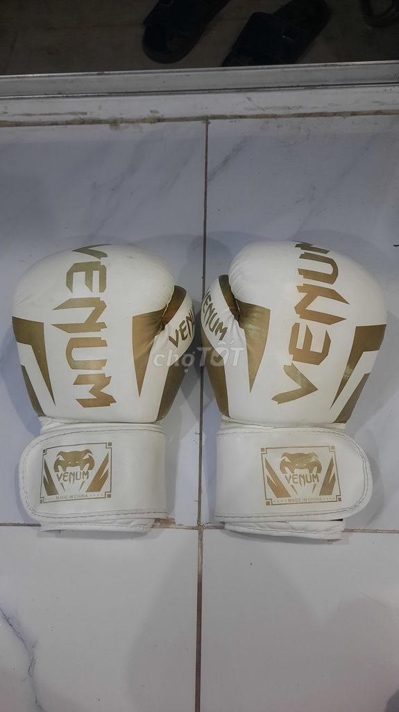 Găng tay boxing Venum Trắng, vàng đồng 10oz. Mua bán Đồ thể thao, Dã ngoại tại Huyện Đức Hòa Long An được đăng bởi Thành Phát hình 1
