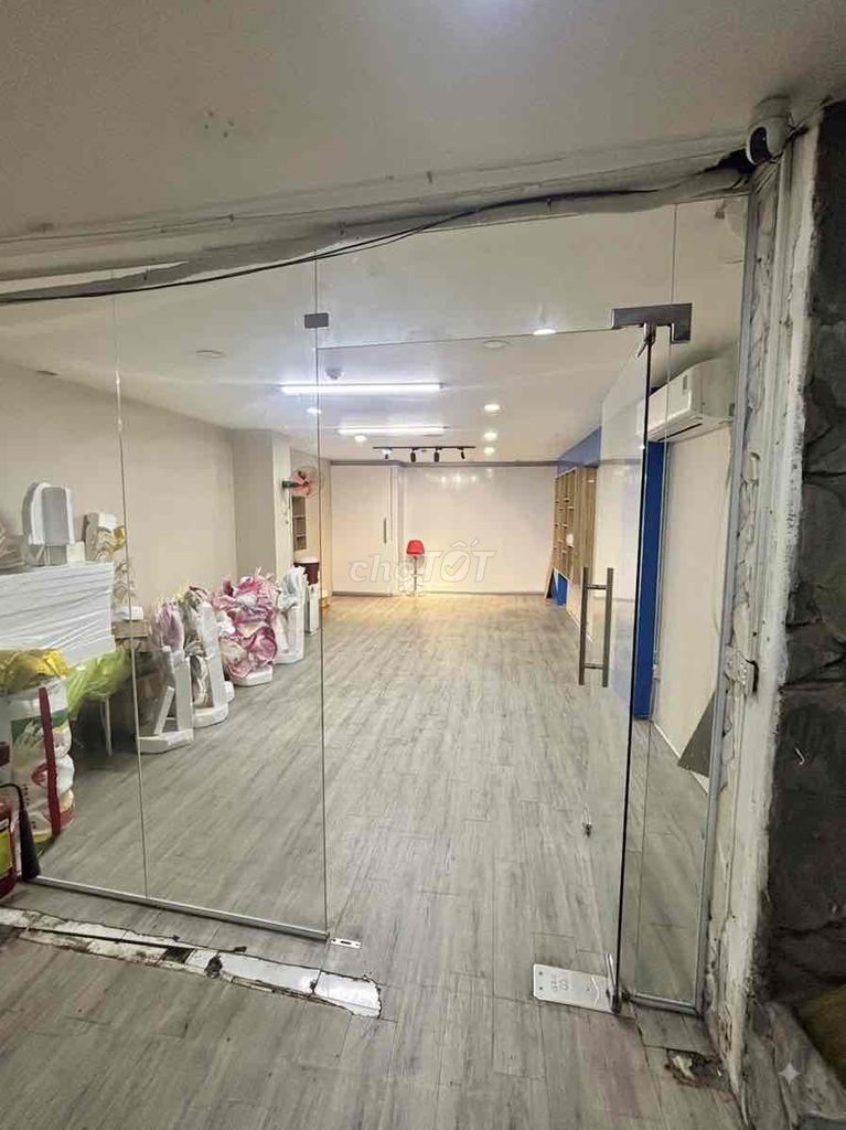 Phòng đẹp giá rẻ mặt tiền Trần Hưng Đạo