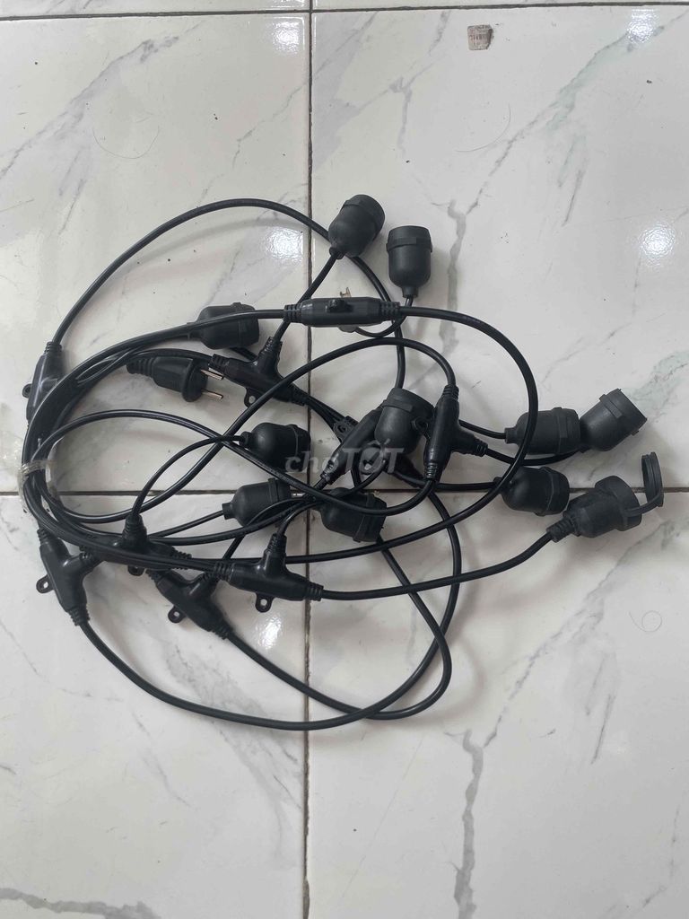 Dây đui đèn 5m 10 đui E27 chống nước đen. Mua bán Đèn tại Huyện Trảng Bom Đồng Nai được đăng bởi Bình Phan hình 1