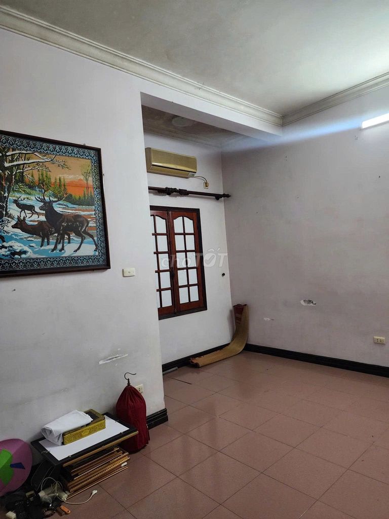Cho thuê nhà 5 tầng Pháo Đài Láng, Đống Đa, 100m2
