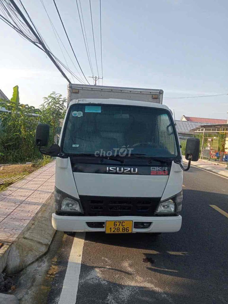 Isuzu 2006 thùng kính xe chính chủ máy zin cực êm. Mua bán Xe tải, xe ben tại Quận Cái Răng Cần Thơ được đăng bởi mua bán trao đổi âm thanh chí công hình 1