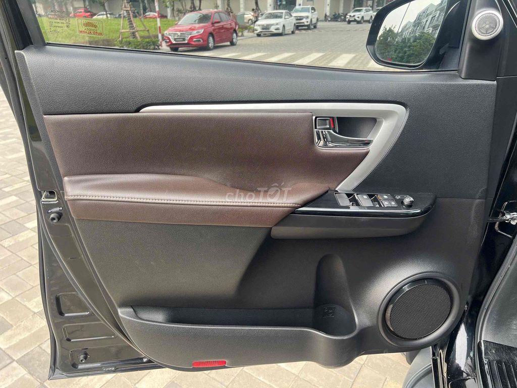 Toyota Fortuner 2019 4x2 Đen 36000 km. Mua bán Ô tô tại Quận Hai Bà Trưng Hà Nội được đăng bởi Tuan Trinh  hình 5