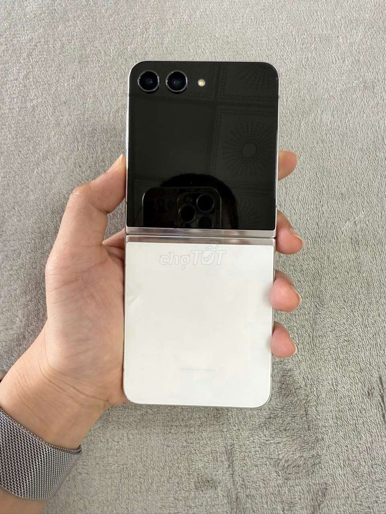 Samsung Galaxy Z Flip 5 256GB Trắng. Mua bán Điện thoại tại Quận Ninh Kiều Cần Thơ được đăng bởi Di Động Cần Thơ hình 1