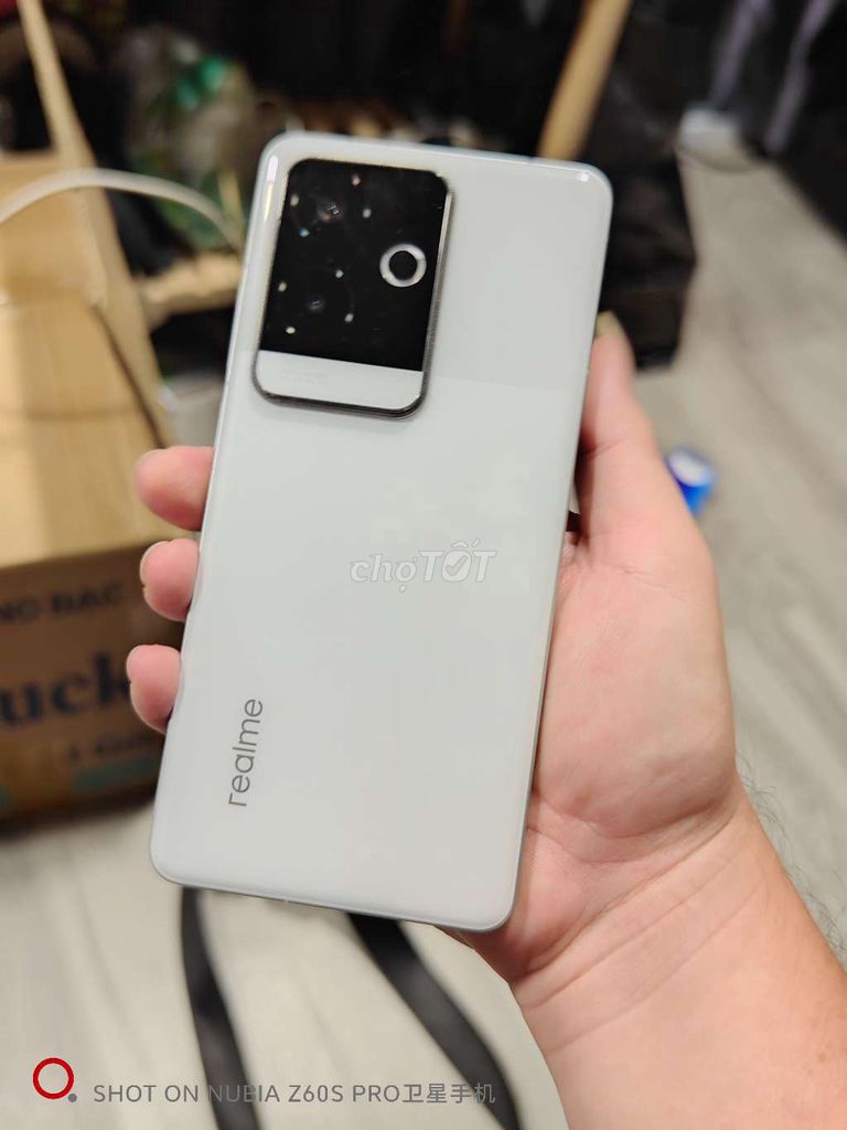 Realme GT 6 AI (12/256)+ sạc zin đẹp 99% có gl