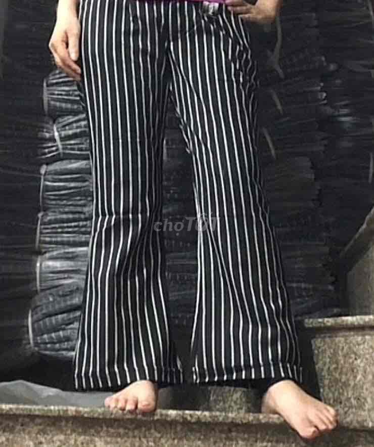 Quần dài nữ sọc đen trắng thoáng mát. Mua bán Quần áo tại Quận Bình Thạnh Tp Hồ Chí Minh được đăng bởi Nguyễn thị thuỳ trang  hình 1