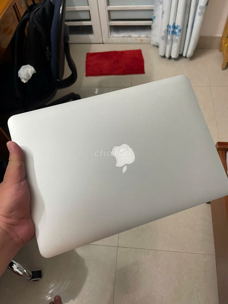 Apple MacBook Air 2017 i5 13.3 inch 8GB/128GB Bạc. Mua bán Laptop tại Quận 7 Tp Hồ Chí Minh được đăng bởi Hiếu Nguyễn Ford Tân Thuận hình 1
