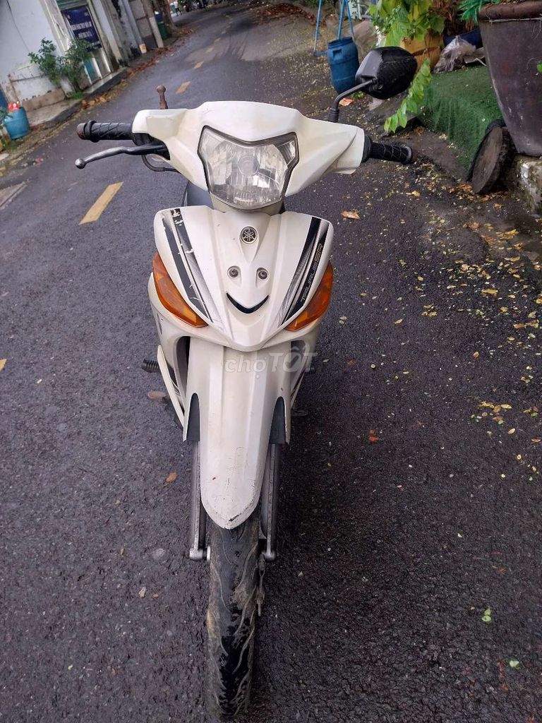 Скутер Yamaha белый, черный