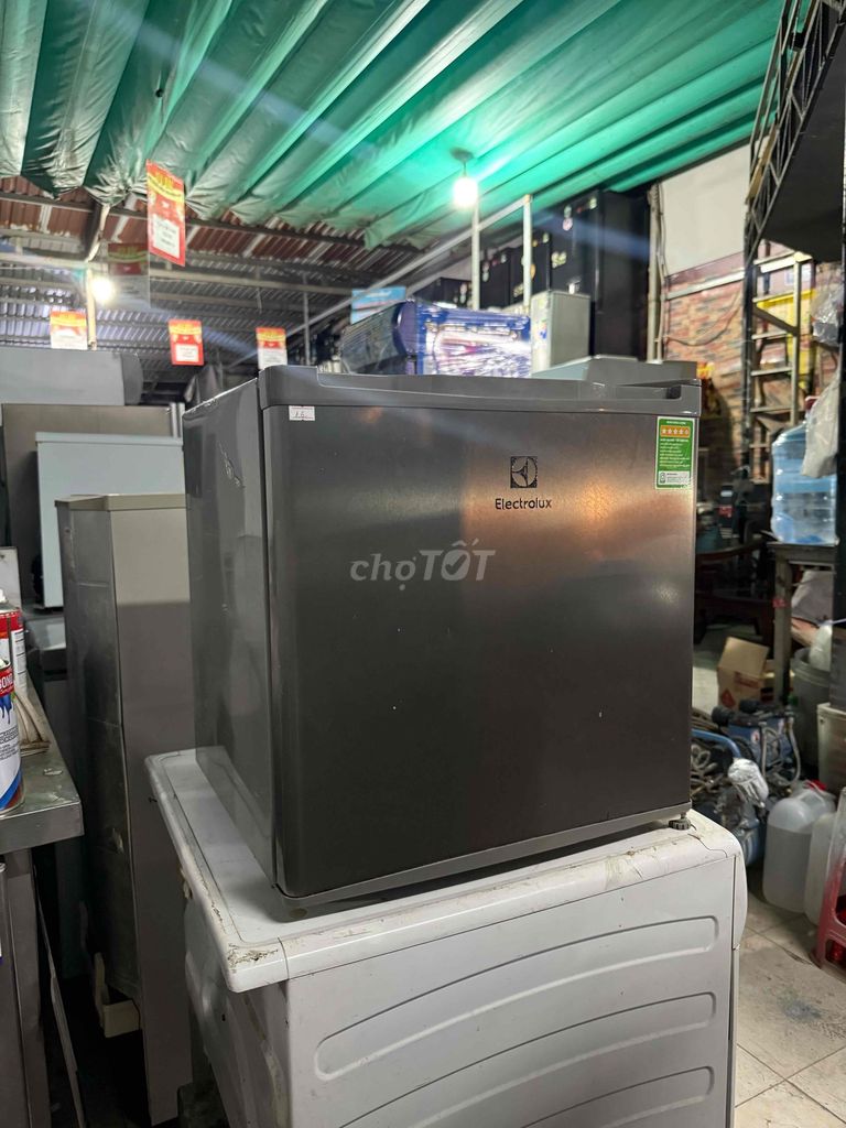 Tủ lạnh mini Electrolux EUM0500SB Xám. Mua bán Tủ lạnh tại Quận 8 Tp Hồ Chí Minh được đăng bởi Điện Lạnh Giá Tốt hình 1
