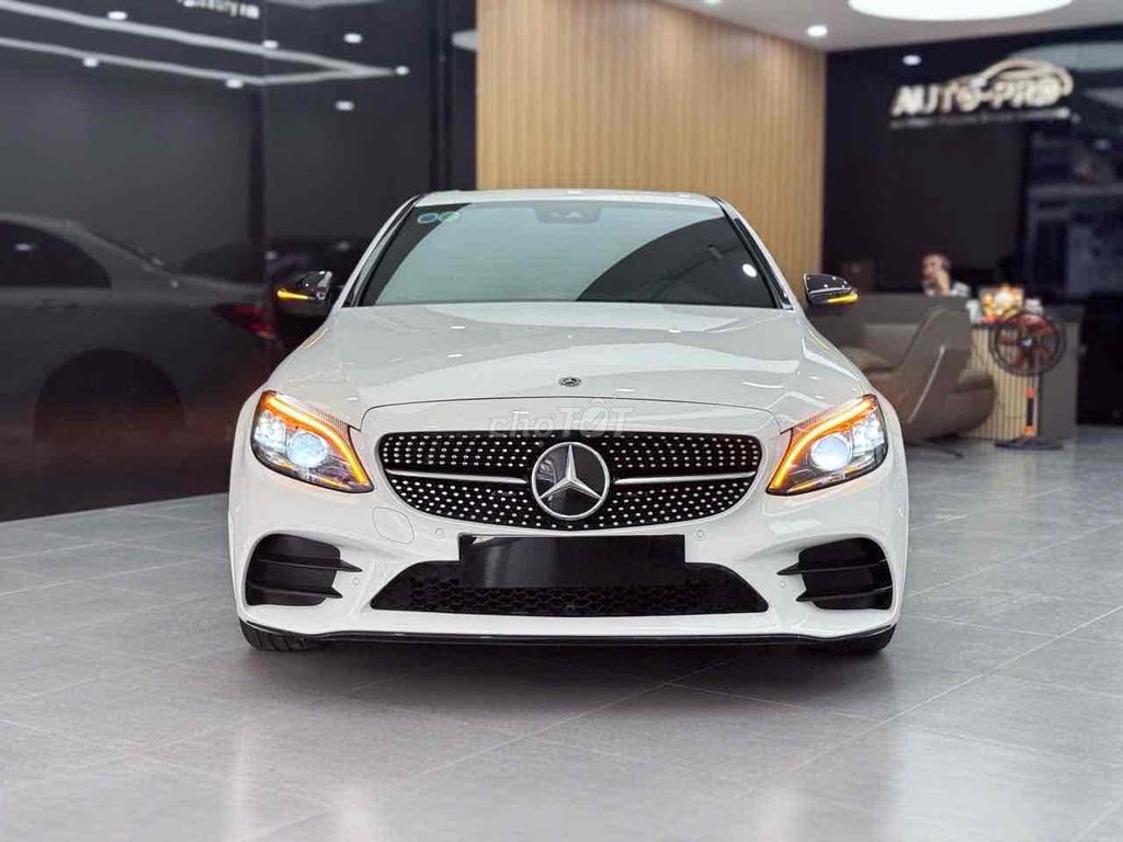 Mercedes Benz C Class 2019 C 300 AMG - 39000 km. Mua bán Ô tô tại Quận Tân Phú Tp Hồ Chí Minh được đăng bởi Xe Lướt Sài Gòn Miền Nam hình 7