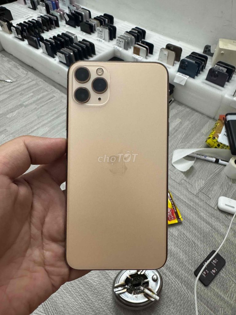 Apple iPhone 11 Pro Max 64GB Vàng. Mua bán Điện thoại tại Quận Đống Đa Hà Nội được đăng bởi Bin Bin hình 1