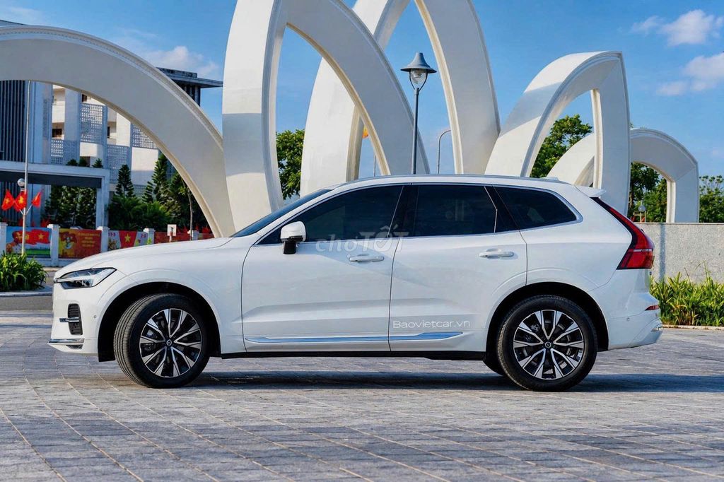 Volvo XC60 2023 Hybrid белый максимальная комплектация