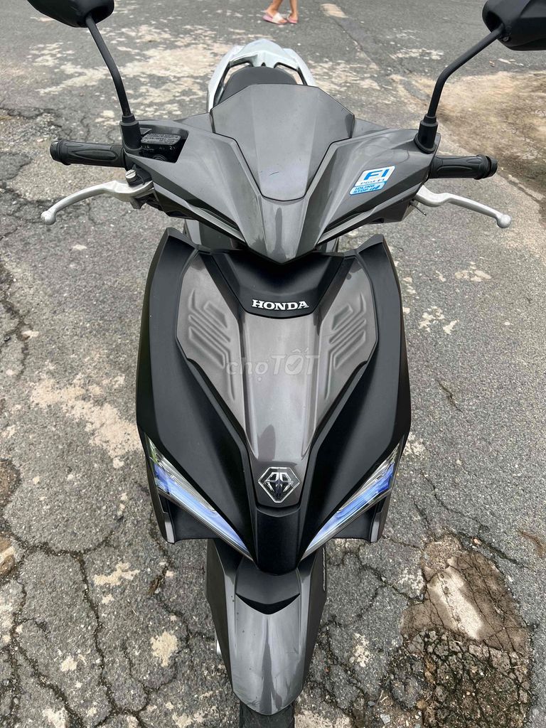 Honda Air Blade 125 2019 черно-серый малый пробег