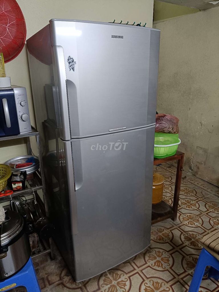 Tủ lạnh Hitachi 335l đang sử dụng rất tốt