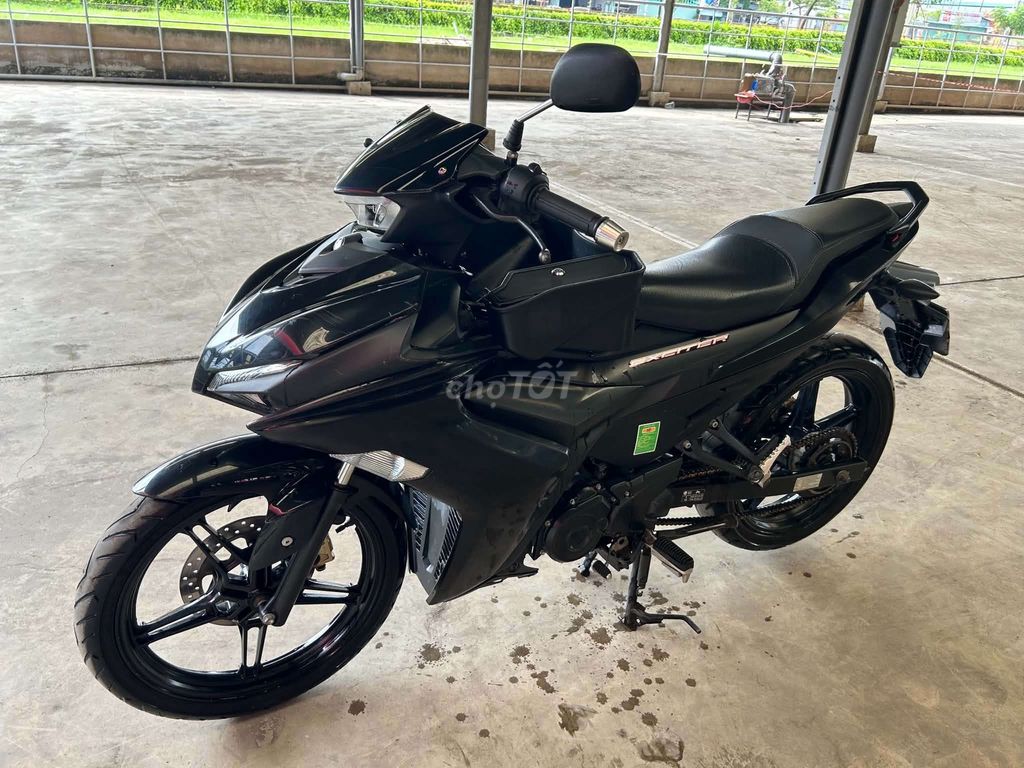 Yamaha Exciter 155 2023 черный, один владелец, пластик потрепанный