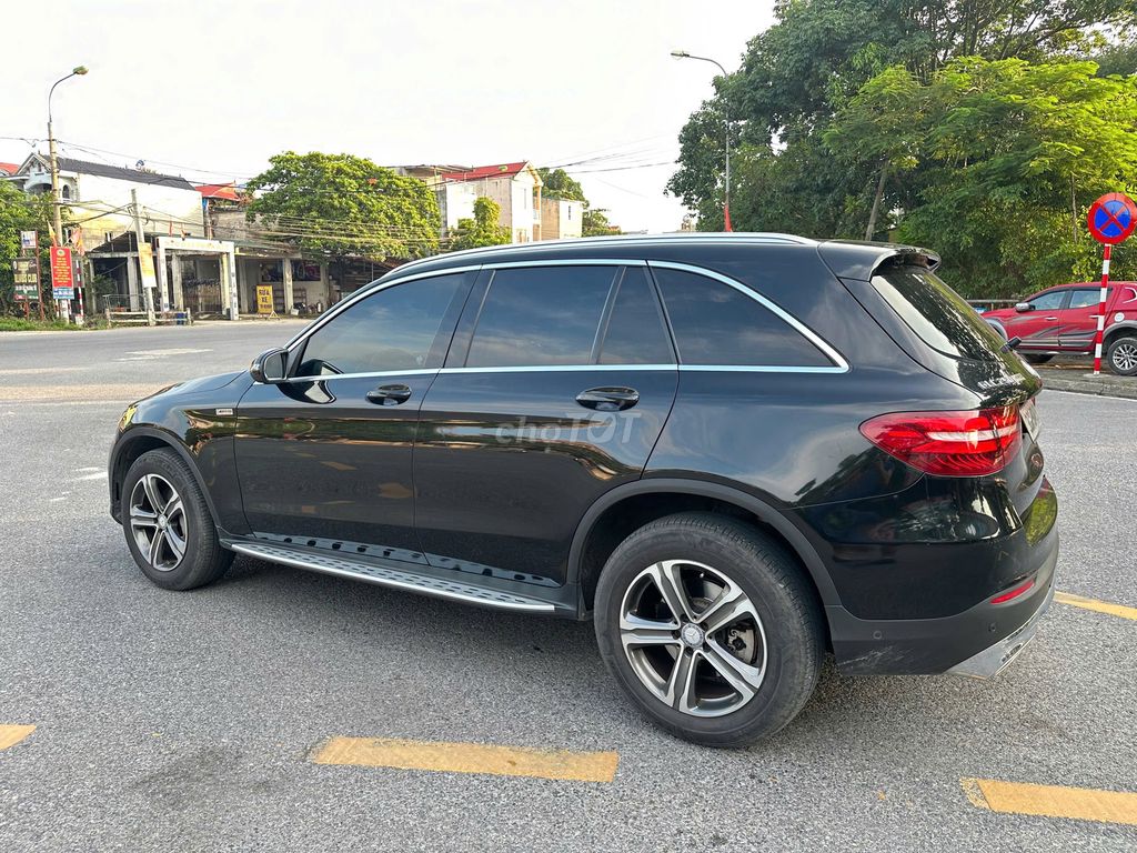 Mercedes Benz GLC 250 4Matic cuối 2016. Xe đẹp Zin. Mua bán Ô tô tại Huyện Sóc Sơn Hà Nội được đăng bởi Salon Auto Đào Hằng hình 2