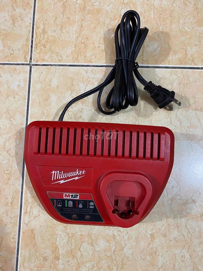 Sạc Milwaukee M12