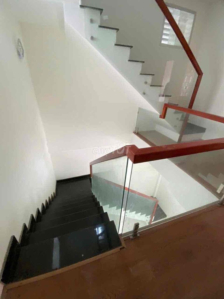 bán nhà 3 tâng MT Lê Duẩn. Mua bán nhà ở tại Quận Hải Châu Đà Nẵng được đăng bởi văn hình 3