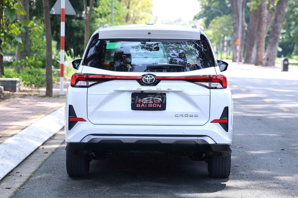 Toyota Veloz Top 2023 Белый 7 мест 50 тыс. км
