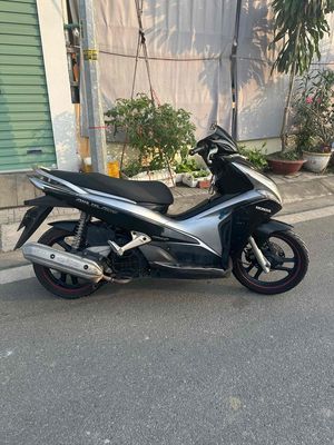 Honda Air Blade 2011 80000 km Đen bạc. Mua bán Xe máy tại Huyện An Dương Hải Phòng được đăng bởi Đặng Vũ Đạt
