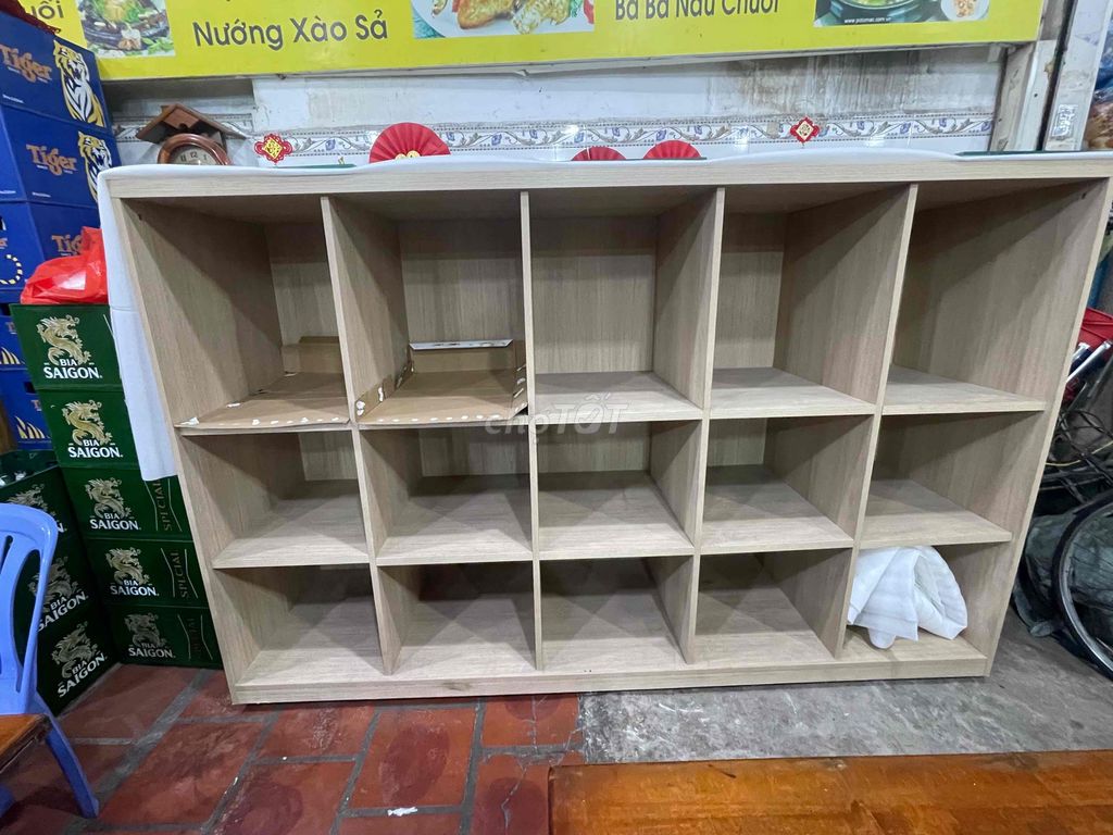 Kệ sách Gỗ Vàng nhạt Mới 99%. Mua bán Tủ, kệ gia đình tại Thành phố Thuận An Bình Dương được đăng bởi Nhật Minh hình 1