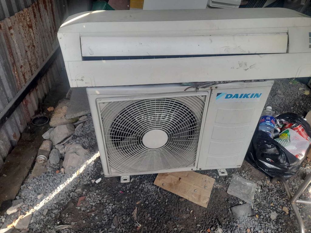 Daikin 2.5hp sài phòng diện tích 30m2 zin R32