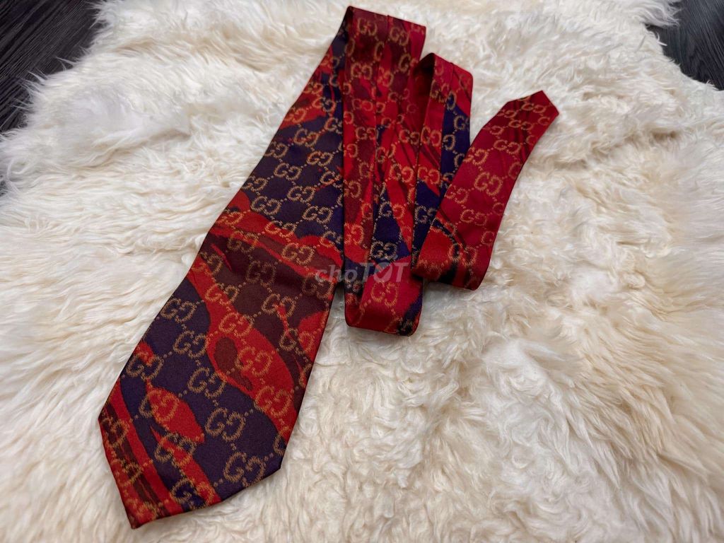 Cravat Gucci made in Italy. Bản 9cm. Hoạ tiết sang