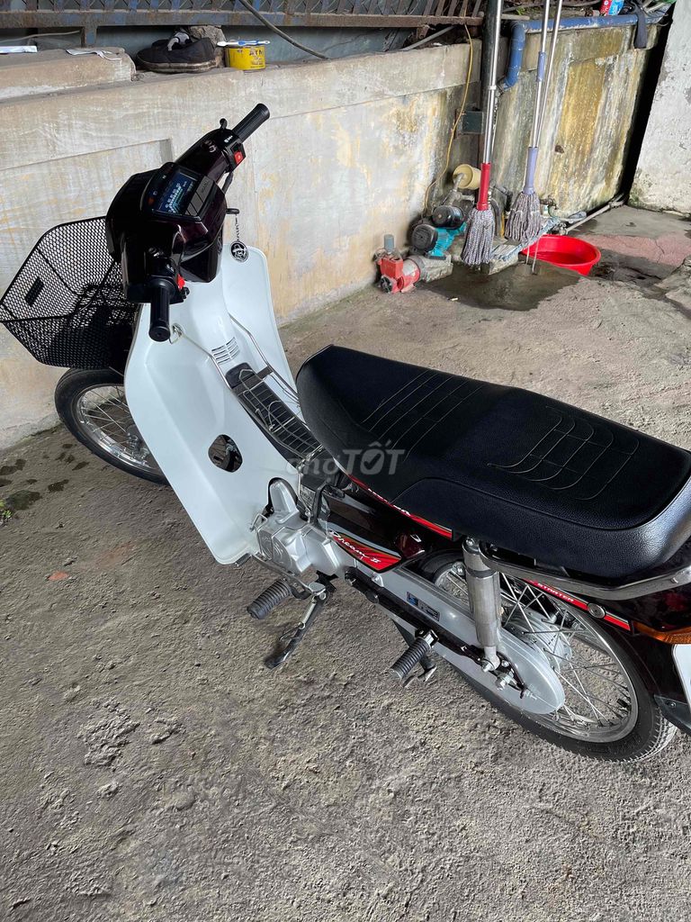 Honda Dream trắng đỏ, xe số. Mua bán Xe máy tại Quận Long Biên Hà Nội được đăng bởi Đình Sơn hình 3