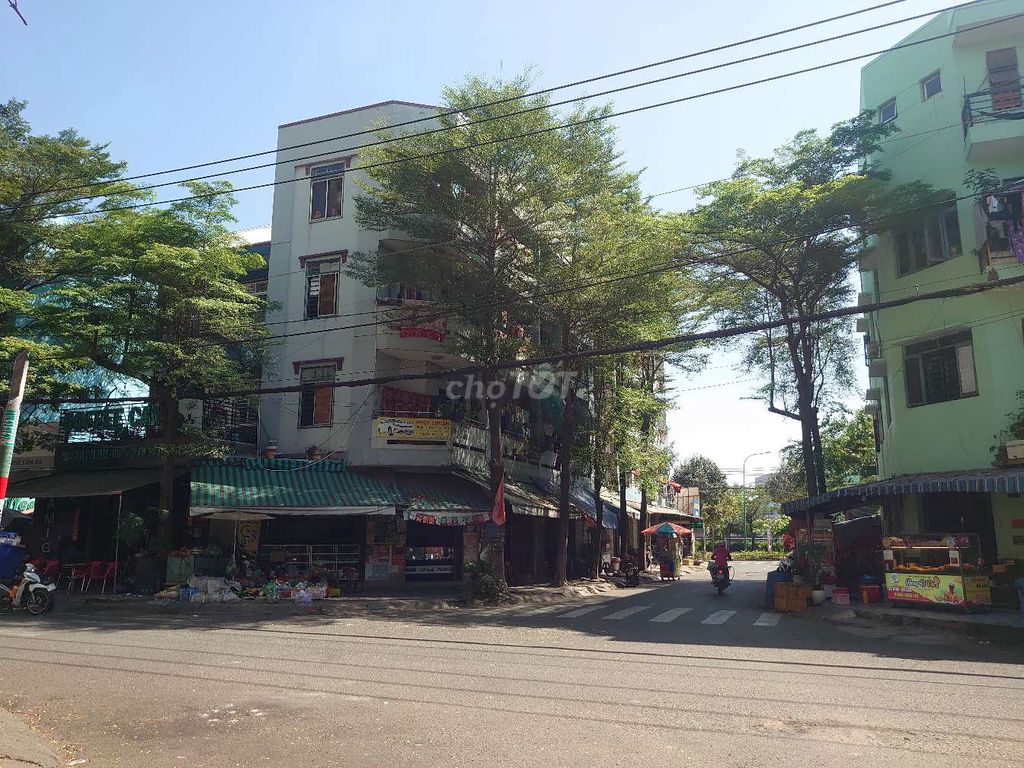 Nhà 2 mặt tiền chợ Bà Hom, quận Bình Tân