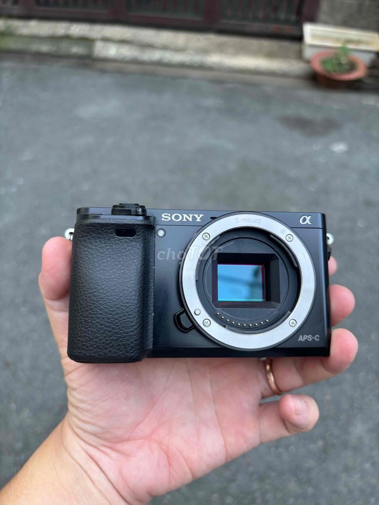 Máy ảnh Sony A6000 Đen kèm rig 2 pin. Mua bán Máy ảnh, Máy quay tại Quận Phú Nhuận Tp Hồ Chí Minh được đăng bởi Lam Vy  hình 1