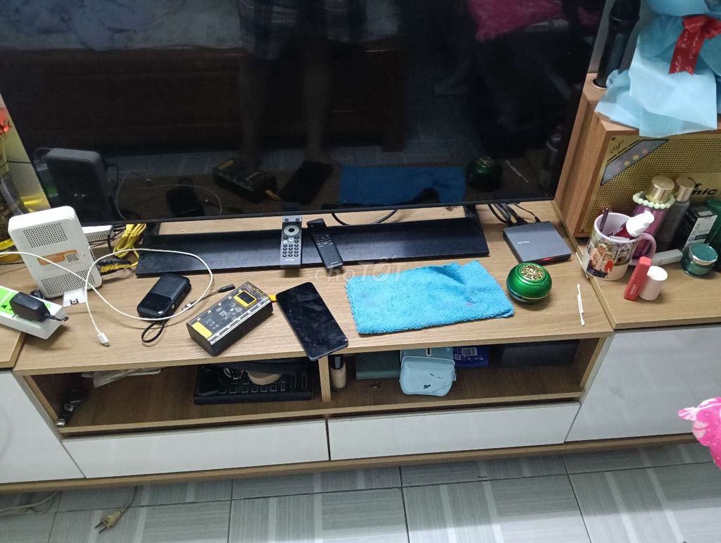 Kệ tủ tivi gỗ vàng kem đã sử dụng. Mua bán Tủ, kệ gia đình tại Quận Bình Tân Tp Hồ Chí Minh được đăng bởi Nhat Minh hình 1
