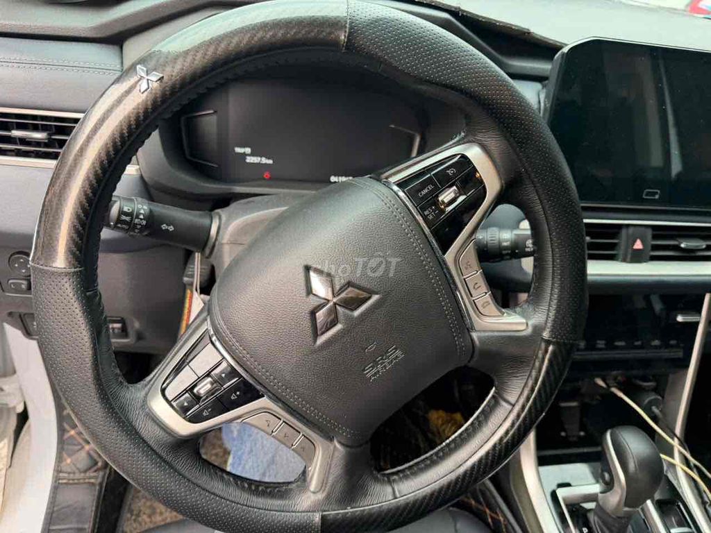 Mitsubishi Xpander Cross 2023 Белый 41.000 км