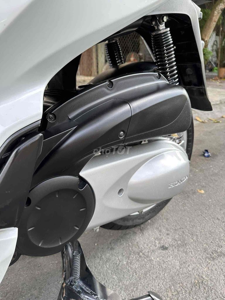 SH300i 2019 chữ T 1 chủ xe chuẩn nguyên rin. Mua bán Xe máy tại Quận Cái Răng Cần Thơ được đăng bởi Cửa Hàng Xe Máy Quang Sang hình 13