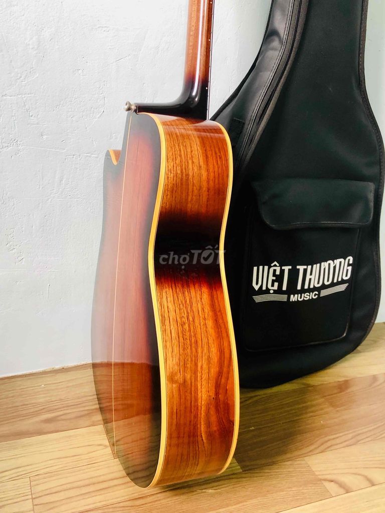 Guitar gỗ thịt tự nhiên giá mới 2tr thanh lý 900k