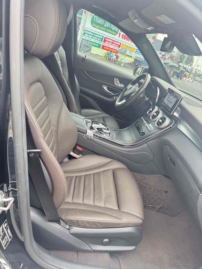 Mercedes Benz GLC300 4matic model  2017 - 62000 km. Mua bán Ô tô tại Quận 11 Tp Hồ Chí Minh được đăng bởi quan hình 18