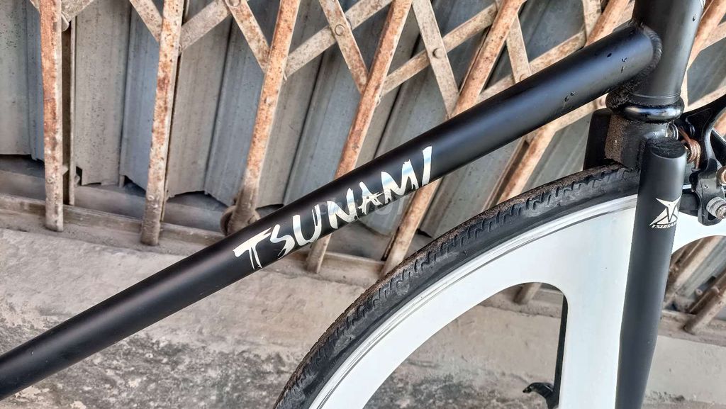 Xe đạp Tsunami SNM4130 Fixed Gear Đen. Mua bán Xe đạp tại Quận Hoàng Mai Hà Nội được đăng bởi Long Bình hình 2