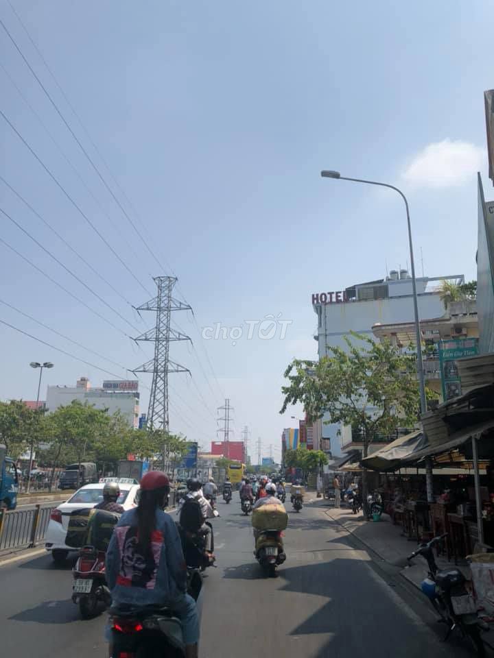 Аренда · 4 комн. · 132 м² · Quận 6, ул. Đường Kinh Dương Vương
