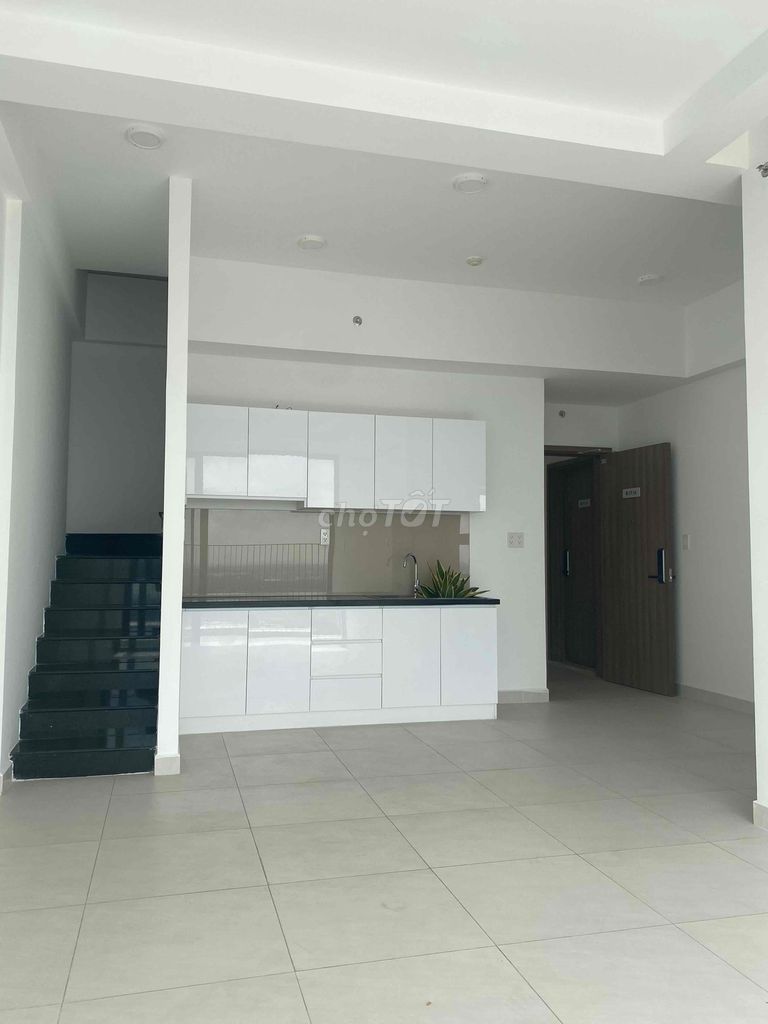 Bán căn duplex 120m2(3pn+3wc) có sân vườn 20m2 , view 360 độ .Q9 kế Q2