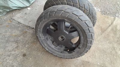 Cặp bánh Piaggio LX. Mua bán Phụ tùng xe tại Quận Bình Tân Tp Hồ Chí Minh được đăng bởi Bé Hằng 