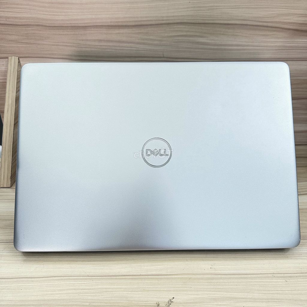 Dell Vostro 5370 Core i5,ram 8GB,256GB,FHD,zin100%