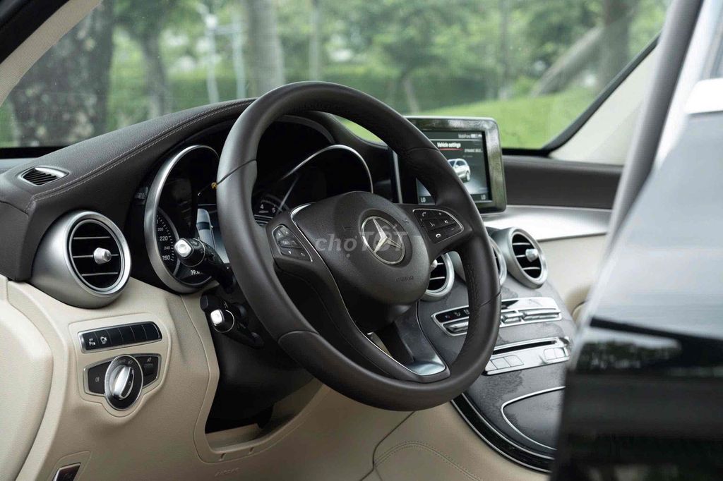 LONG ANH AUTO về Mercedes GLC300 4Matic model 2018. Mua bán Ô tô tại Quận 7 Tp Hồ Chí Minh được đăng bởi LongAnh AuTo  hình 11
