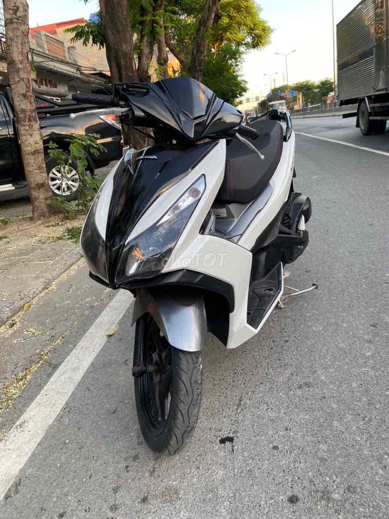 Honda airblade chính chủ đời cao zin đẹp mê ly. Mua bán Xe máy tại Quận Hồng Bàng Hải Phòng được đăng bởi Ly  hình 4